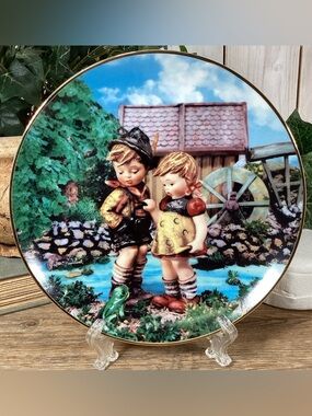 M.I. Hummel 1990 “Hello Down There”, Little Companions Plate Danbury Min…